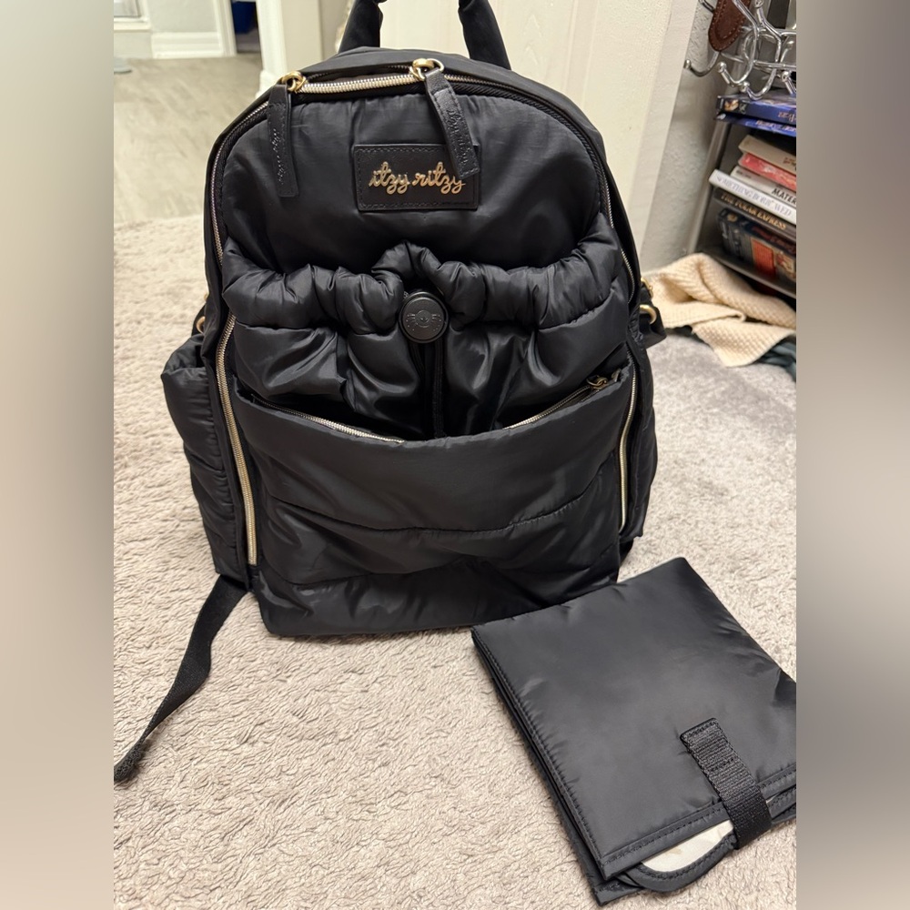 Itzy Ritzy Dream Backpack and Pump Bag in midnight black
